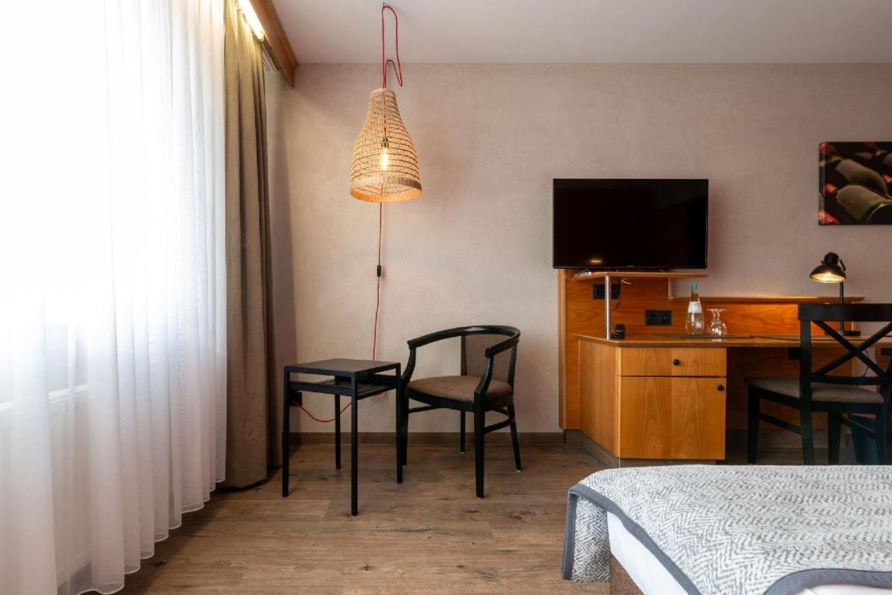 Biobausewein Wein Hotel Leben Ипхофен Экстерьер фото